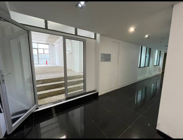 241M² OFFICE TO LET IN WOODSTOCK